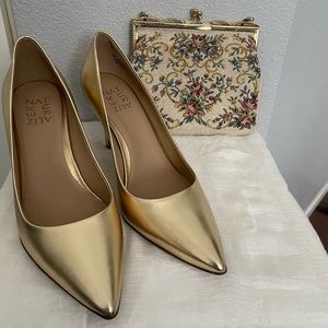 Dark gold Naturalizer Anna pumps (vintage purse not included)